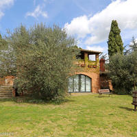 Дом в пригороде в Италии, Пьенца, 790 кв.м.