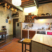 Дом в пригороде в Италии, Пьенца, 790 кв.м.