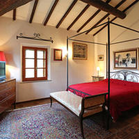 Дом в пригороде в Италии, Пьенца, 790 кв.м.