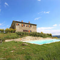 Дом в пригороде в Италии, Пьенца, 440 кв.м.