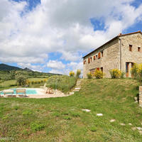 Дом в пригороде в Италии, Пьенца, 440 кв.м.