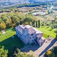 Castle in the suburbs in Italy, Giano dell'Umbria, 420 sq.m.