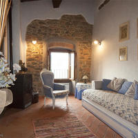 Дом в пригороде в Италии, Пьенца, 457 кв.м.