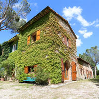 Вилла в пригороде в Италии, Пьенца, 350 кв.м.