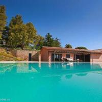 Villa at the first line of the sea / lake, in the suburbs in Italy, Pienza, 320 sq.m.