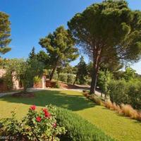 Villa at the first line of the sea / lake, in the suburbs in Italy, Pienza, 320 sq.m.