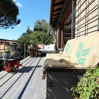 Apartment at the second line of the sea / lake, in the suburbs in Italy, Pienza, 145 sq.m.