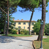 Отель (гостиница) в пригороде в Италии, Пиза, 1600 кв.м.