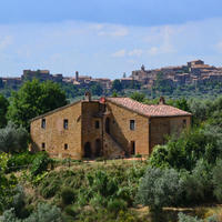 House in the suburbs in Italy, Montalcino, 300 sq.m.