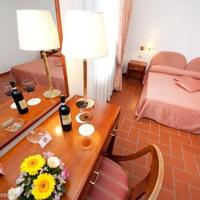 Отель (гостиница) в центре города в Италии, Тоскана, Пьенца, 2700 кв.м.