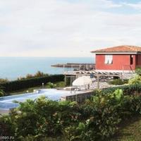 Villa at the first line of the sea / lake in Italy, San Donnino, 375 sq.m.