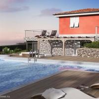 Villa at the first line of the sea / lake in Italy, San Donnino, 375 sq.m.