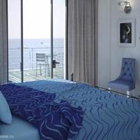 Villa at the first line of the sea / lake in Italy, San Donnino, 375 sq.m.