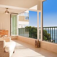 Apartment at the first line of the sea / lake in Spain, Balearic Islands, Palma, 100 sq.m.