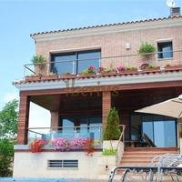 Вилла на первой линии моря/озера в Испании, Андалусия, Марбелья