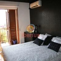 Таунхаус на первой линии моря/озера в Испании, Каталония, Багур