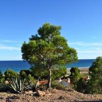 Земельный участок на первой линии моря/озера в Испании, Каталония, Багур