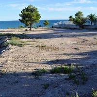 Земельный участок на первой линии моря/озера в Испании, Каталония, Багур