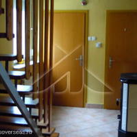 Квартира в Словении, Поле