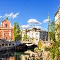 Офис в центре города в Словении, Поле