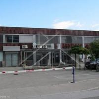 Офис в пригороде в Словении, Поле