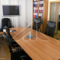 Офис в пригороде в Словении, Поле