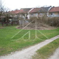 Земельный участок в центре города в Словении, Поле