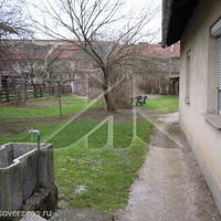 Земельный участок в центре города в Словении, Поле