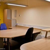 Офис в Словении, Поле