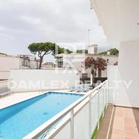 Квартира на второй линии моря/озера в Испании, Каталония, Багур, 98 кв.м.