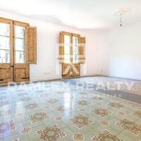 Flat in the city center in Spain, Catalunya, Barcelona, 110 sq.m.
