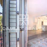 Flat in the city center in Spain, Catalunya, Barcelona, 110 sq.m.
