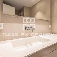 Flat in the city center in Spain, Catalunya, Barcelona, 110 sq.m.