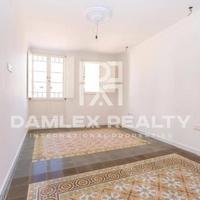 Flat in the city center in Spain, Catalunya, Barcelona, 110 sq.m.