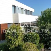 Villa in the suburbs in Spain, Catalunya, Begur, 350 sq.m.
