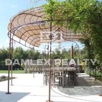 Villa in Spain, Catalunya, Girona, 682 sq.m.