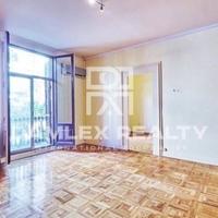 Apartment in the city center in Spain, Catalunya, 261 sq.m.