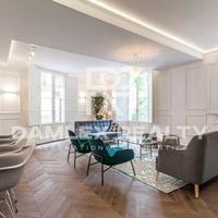 Flat in the city center in Spain, Catalunya, Barcelona, 140 sq.m.