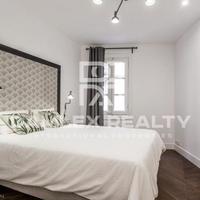 Flat in the city center in Spain, Catalunya, Barcelona, 140 sq.m.