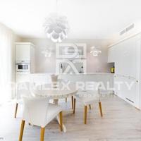 Квартира на первой линии моря/озера в Испании, Каталония, Барселона, 115 кв.м.