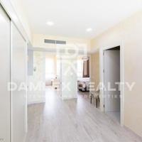 Квартира на первой линии моря/озера в Испании, Каталония, Барселона, 115 кв.м.