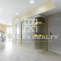 Квартира на первой линии моря/озера в Испании, Каталония, Барселона, 115 кв.м.