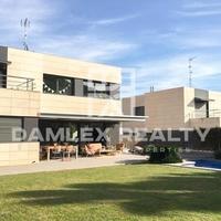 Villa in the suburbs in Spain, Catalunya, Begur, 500 sq.m.