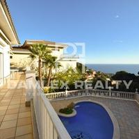 Villa in Spain, Catalunya, Girona, 300 sq.m.