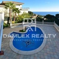 Villa in Spain, Catalunya, Girona, 300 sq.m.