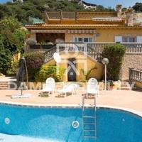 Villa in Spain, Catalunya, Girona, 330 sq.m.