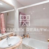 Flat at the second line of the sea / lake in Spain, Catalunya, Barcelona, 110 sq.m.