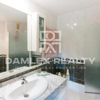 Flat at the second line of the sea / lake in Spain, Catalunya, Barcelona, 110 sq.m.