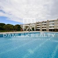 Апартаменты на первой линии моря/озера в Испании, Каталония, Багур, 75 кв.м.