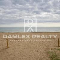 Апартаменты на первой линии моря/озера в Испании, Каталония, Багур, 75 кв.м.